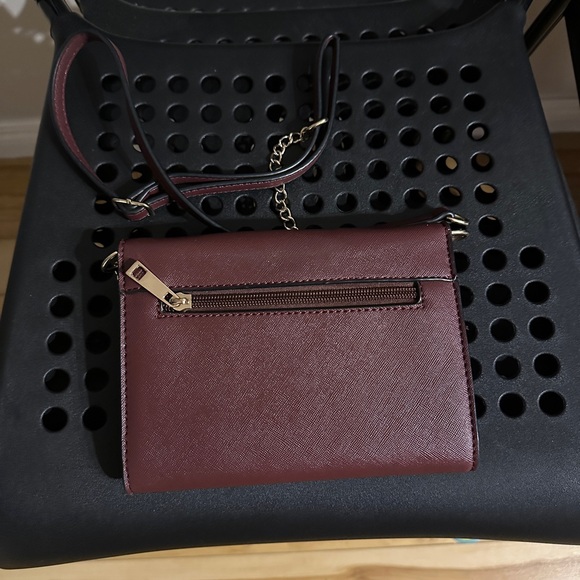 Elegant Burgundy Chain Strap Women's Bag - Picture 3 of 3